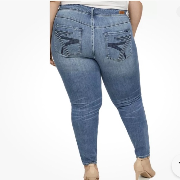 Seven7 NWT High Rise Skinny Crop jeans PLUS SIZE 24 limited edition - Picture 2 of 8